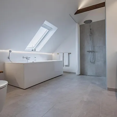 Højgaarden Hotel 2*