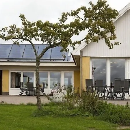 Højgaarden Hotel 2*